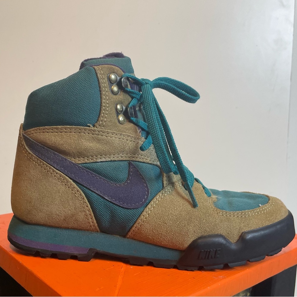 Rare VTG NIKE Swoosh High Tops Hiking Boots 90s 901202 Teal Purple Size 5